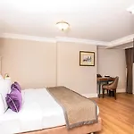 Meroddi La Porta Hotel 2*