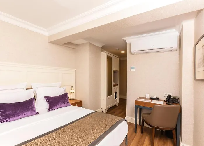 Отель Meroddi La Porta 2*